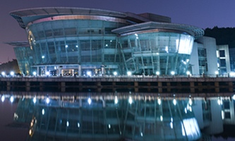 ����������W