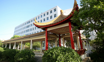 �ӱ����Q(m��o)�WУ